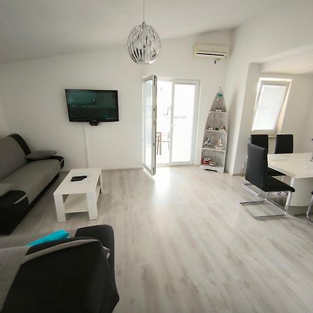 Rooms & Apartments Ana 2 ซาดาร์ ภายนอก รูปภาพ