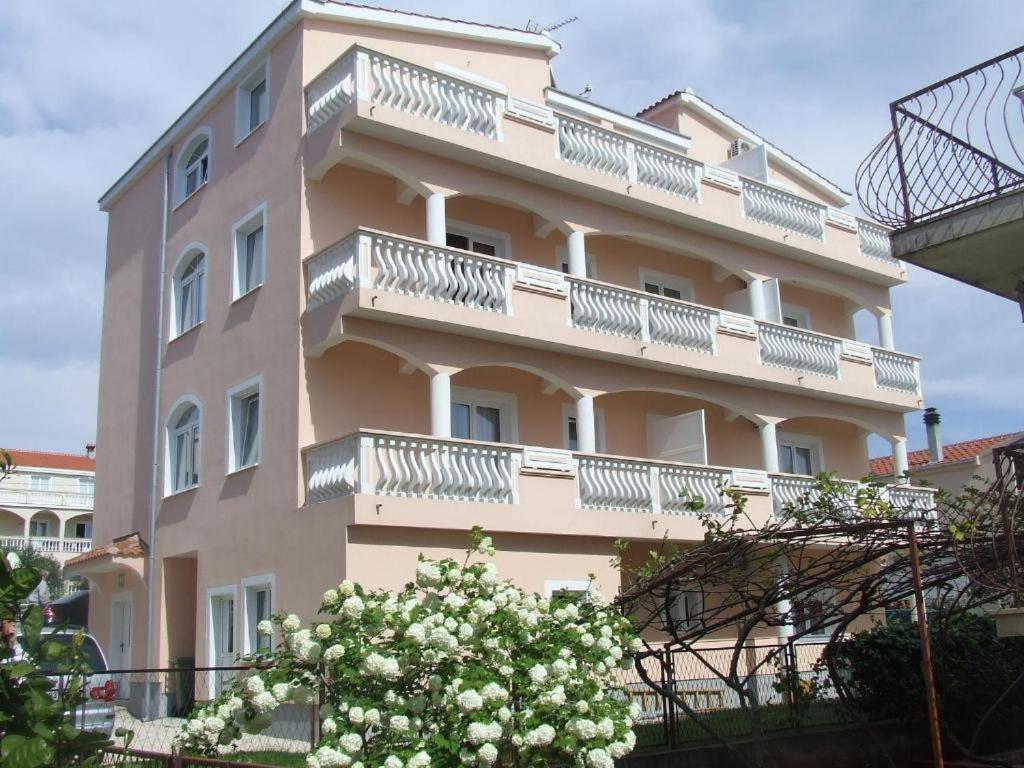 Rooms & Apartments Ana 2 ซาดาร์ ภายนอก รูปภาพ